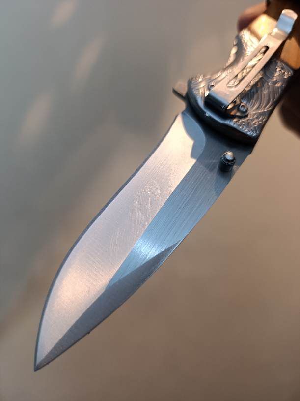 Brow-ning Flip Open Pocket Knife With Belt Clip - Image 3