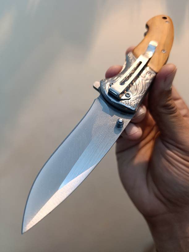 Brow-ning Flip Open Pocket Knife With Belt Clip - Image 5